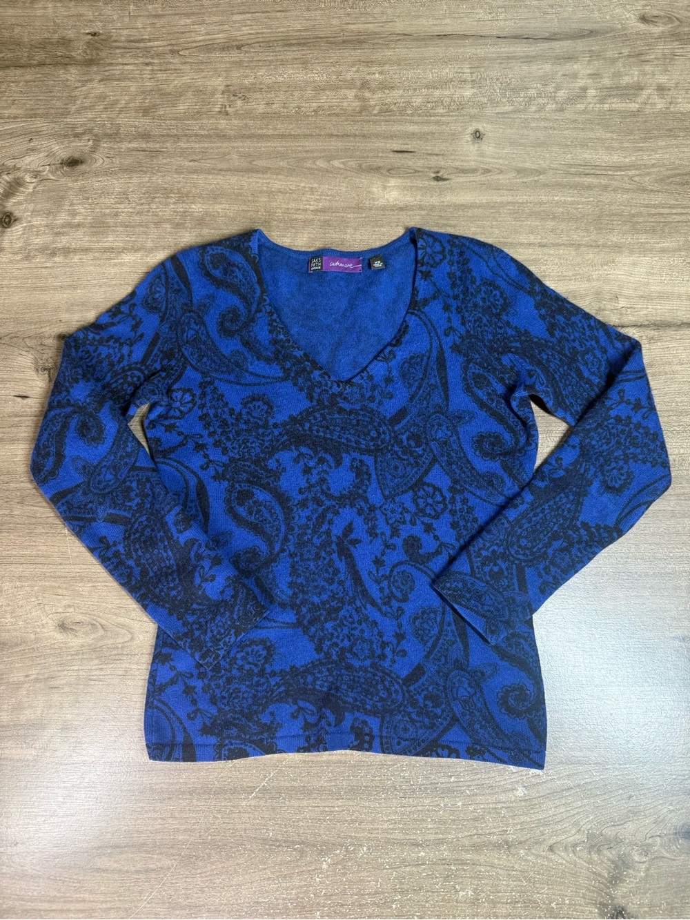 Saks Fifth Avenue 100% Cashmere Sweater Womens XS Blue Paisley V Neck Y2K